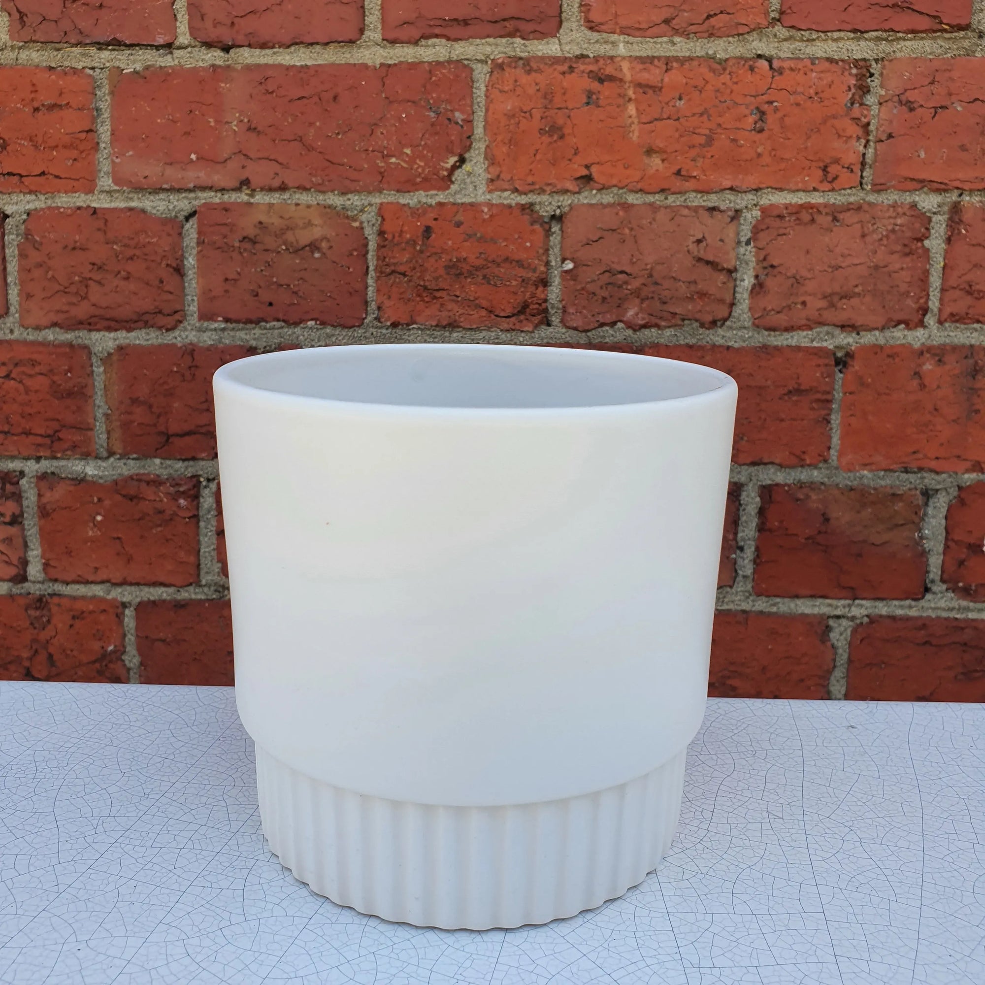 DM cylinder pot narrow ribbed bottom - white - 13cmD Folia House